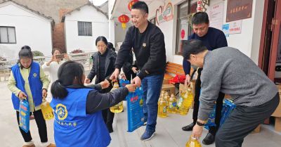 ����ů�����ذ����У��ڲ�tengbo9885�����ɷݿ�չ�����߷�ο������м����˶�